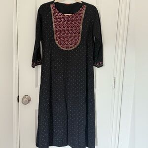 Indian / pakistani kurta.